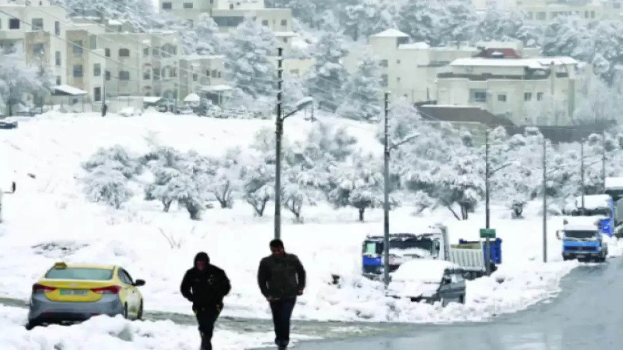 تحذير الأرصاد الأردنية.. حقيقة اقتراب العاصفة الثلجية وموعد اندفاع الكتلة القطبية للمملكة